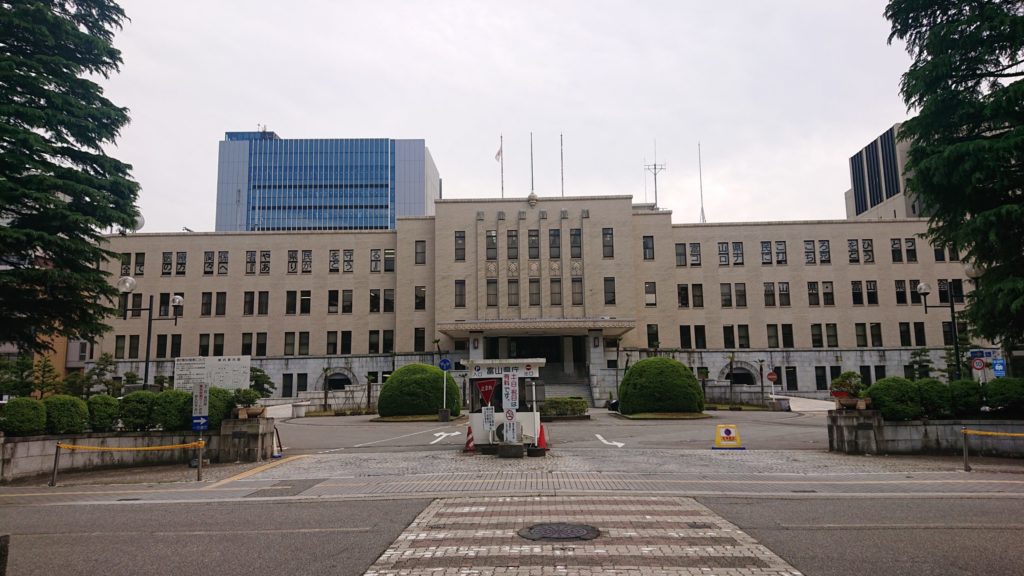 富山県庁-全景